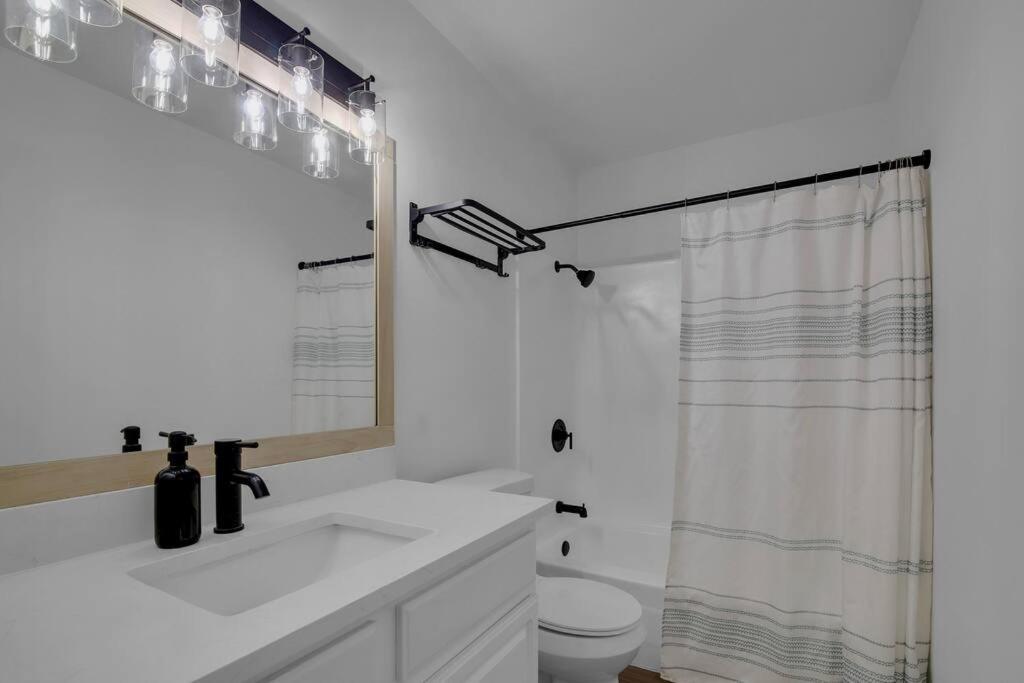 Condo Near Downtown Austin! エクステリア 写真