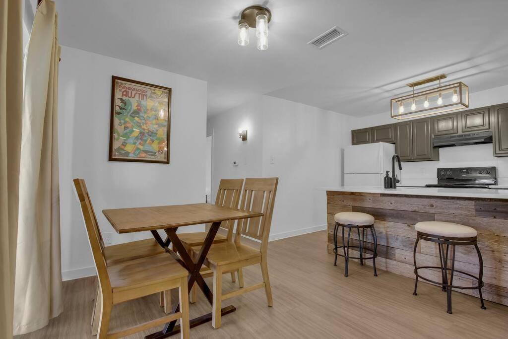Condo Near Downtown Austin! エクステリア 写真