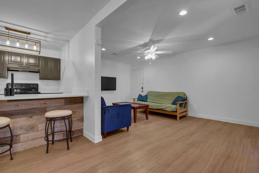 Condo Near Downtown Austin! エクステリア 写真